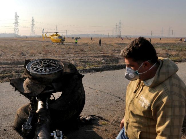 Ukrajina vyšetruje sedem možných príčin havárie lietadla v Iráne