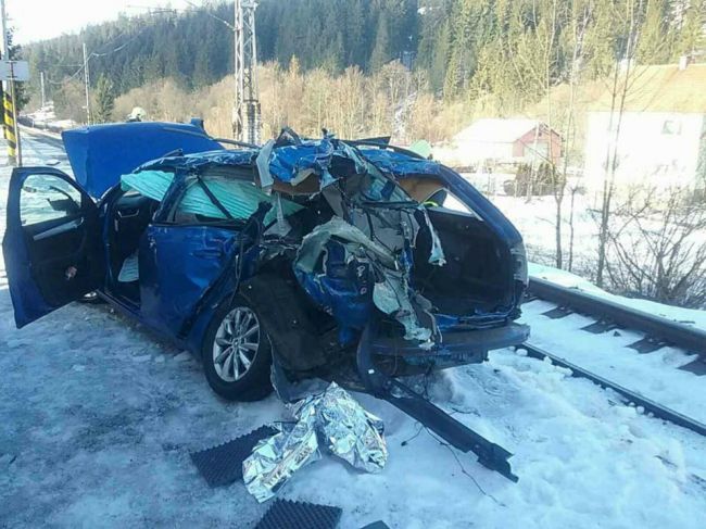 Tragická zrážka auta s rýchlikom v Čiernom si vyžiadala ľudský život