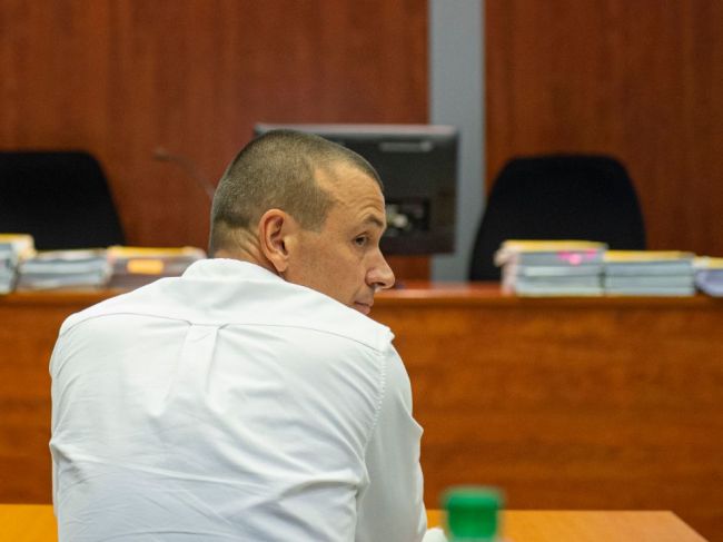 Na súde má v stredu vypovedať exsiskár Peter Tóth a jeho sledovacie komando