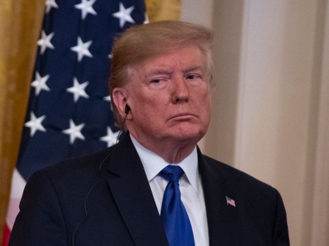 Snemovňa reprezentantov schválila zaslanie obžaloby Trumpa Senátu