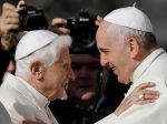 Vatikán: František považuje Benediktovu kontroverziu o celibáte za uzavretú