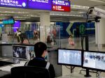 Čína hlási ďalšie prípady nakazenia novým vírusom, USA zavedú letiskové kontroly