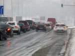 SHMÚ varuje pred snežením v okrese Bratislava, aj smogom v Ružomberku a okolí