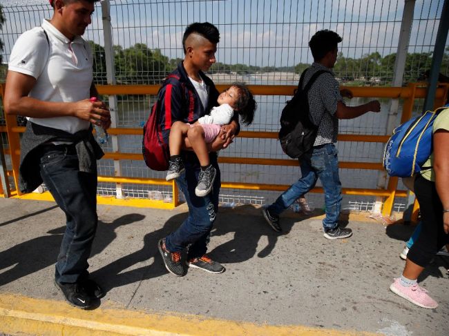 Mexické úrady zabránili viac ako 2000 migrantom vstúpiť do krajiny