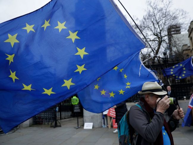 Do EÚ chce vstúpiť 64 percent Ukrajincov, do NATO 51 percent
