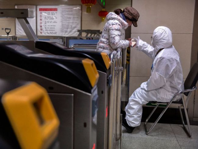 Čína uzavrela už najmenej 8 miest s cieľom zamedziť šíreniu nového vírusu