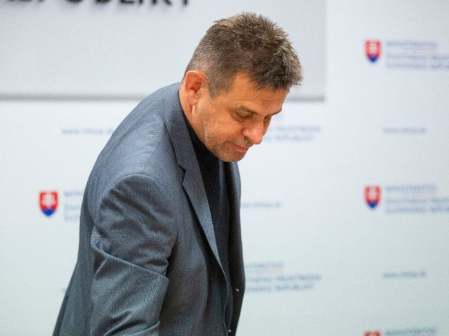 Demisia Lászlóa Sólymosa už bola doručená do prezidentského paláca