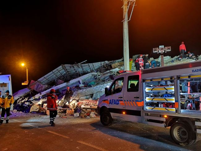 Zemetrasenie na východe Turecka si vyžiadalo 20 obetí na životoch