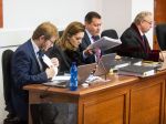 V kauze falšovania zmeniek vypovedá písmoznalkyňa