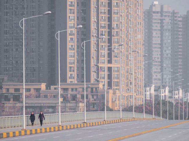Hongkong zrušil vlaky a trajekty do Číny; v Moskve sú osobitné kontroly hotelov