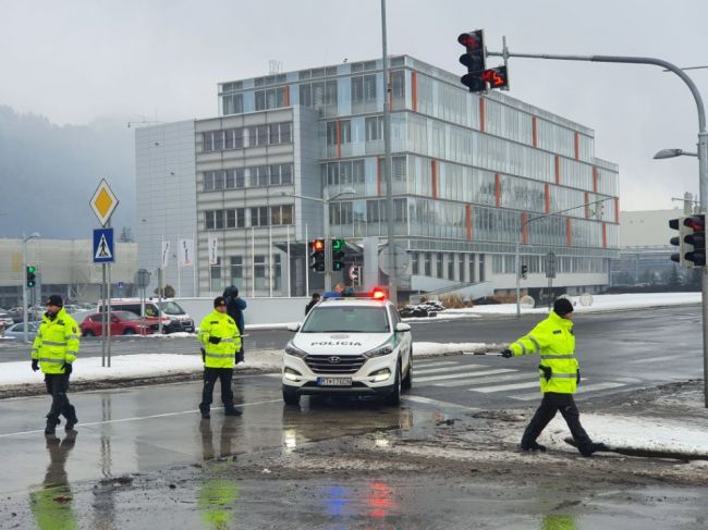 Štrajk autodopravcov je už aj v Ružomberku, polícia odporúča vyhnúť sa mestu