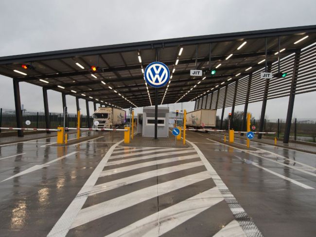 Blokáda hraničných priechodov môže viesť k výpadkom výroby vo Volkswagene