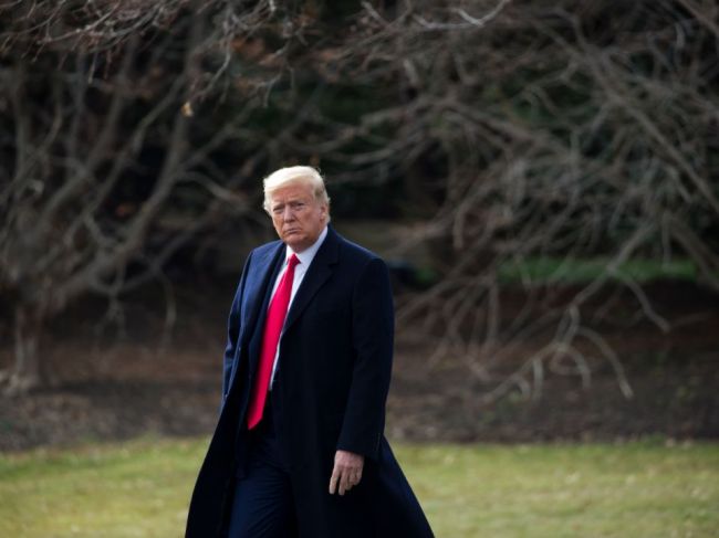Žena obviňujúca Trumpa zo znásilnenia žiada jeho DNA
