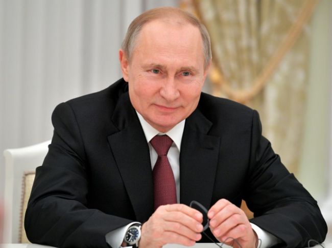 Takmer polovica Rusov si myslí, že Putin chce zostať lídrom krajiny