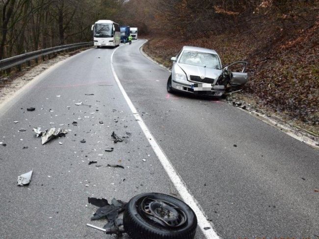 Polícia vyšetruje nehodu, ktorú mal spôsobiť nedostatok tekutín