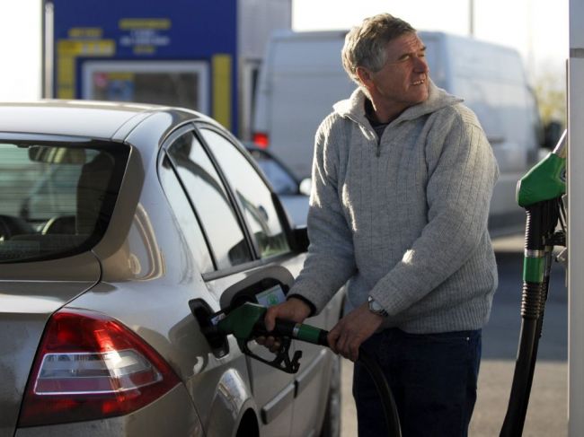 Británia zakáže autá na benzínový, naftový a hybridný pohon už od roku 2035