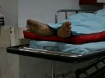 Rodinná tragédia: Muž mal zomrieť po páde na sklo. Lekárska obhliadka odhalila niečo iné