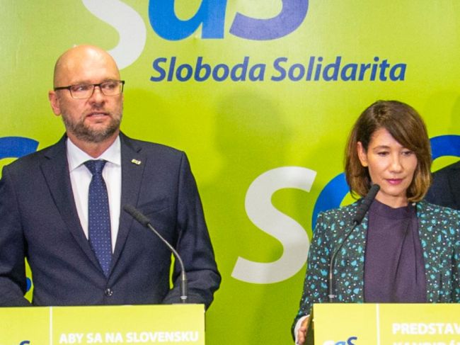 Sloboda a Solidarita neplánuje znižovanie dôchodkov, predstavila riešenia pre seniorov