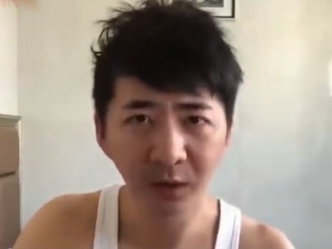 Čína: Aktivista, ktorý informoval o víruse, bol nasilu odvedený do karantény
