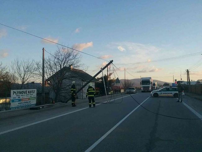 Hasiči zasahovali z dôvodu silného vetra 34-krát