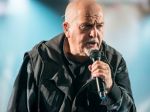 Britský spevák Peter Gabriel, bývalý frontman kapely Genesis, slávi narodeniny