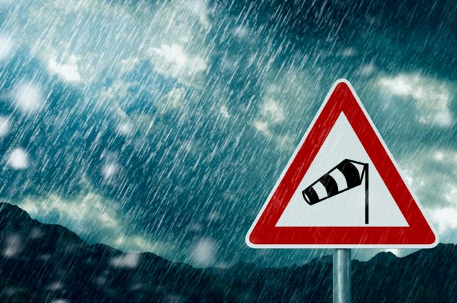 Meteorológovia varujú pred silným vetrom, v týchto okresoch hrozí poľadovica