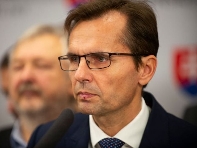 Predseda Demokratickej strany žiada odchod Galka a spol. z kandidátky