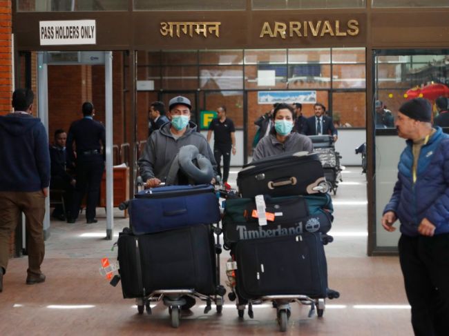 Ministerstvo zahraničia upozorňuje na cestovné obmedzenia v súvislosti s koronavírusom