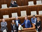 Nezaradení poslanci ďalej blokujú schôdzu, chcú, aby o nej rozhodol Ústavný súd