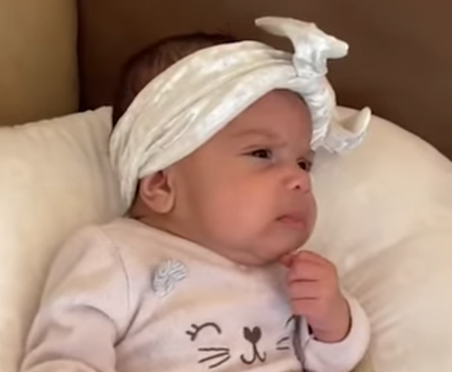 Video: Rodičia pripomenuli bábätku, ako znie. Takáto bola jeho reakcia