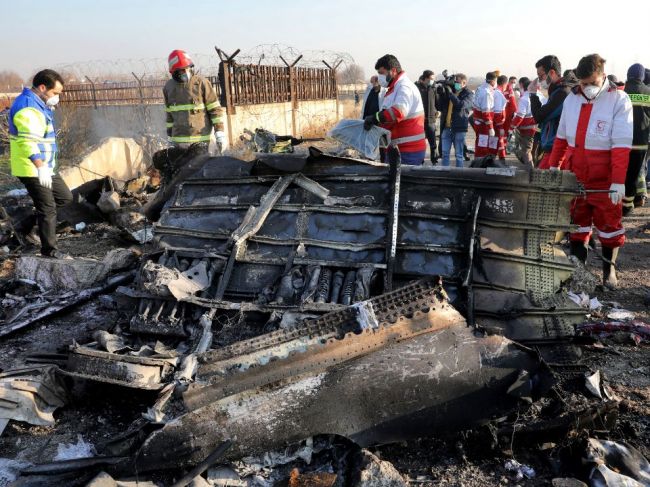 Čierna skrinka zo zostreleného ukrajinského lietadla je vážne poškodená
