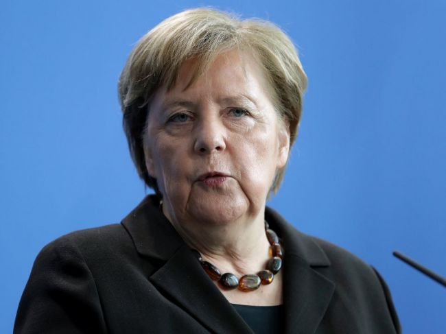 Merkelová: Nebudem zasahovať do voľby šéfa CDU