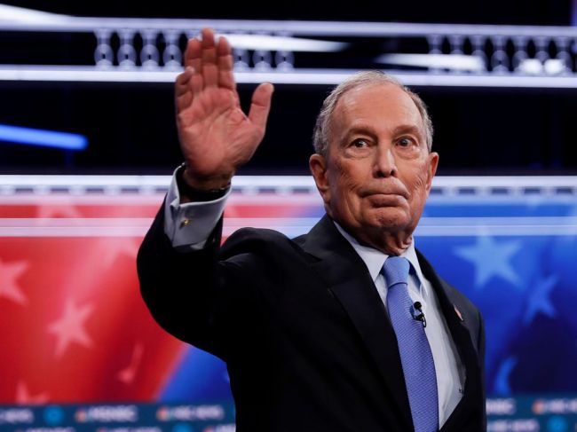 Bloomberg do januára minul na kampaň vyše 400 miliónov dolárov