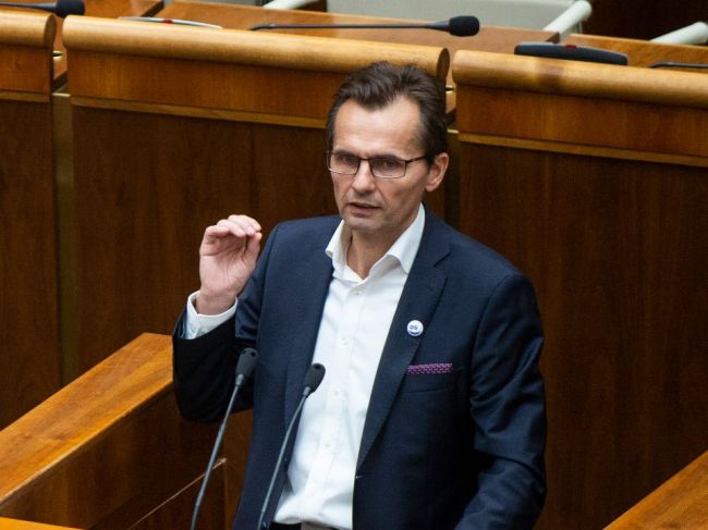 Michal Kravčík trvá na odchode ľudí okolo Ľubomíra Galka, Jana Kiššová podporuje SaS