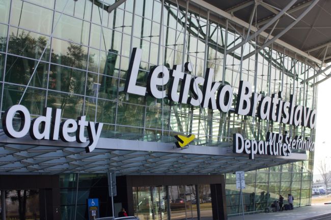 Cestujúcich z Talianska budú od utorka kontrolovať na bratislavskom letisku