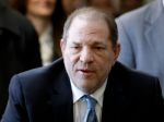 Harvey Weinstein je vinný zo znásilnenia