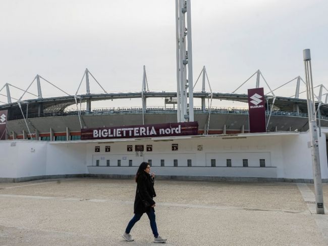 Futbalové zápasy v Taliansku sa budú hrať pred prázdnymi tribúnami