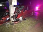 Auto narazilo do betónového stĺpa, spolujazdkyňa podľahla zraneniam