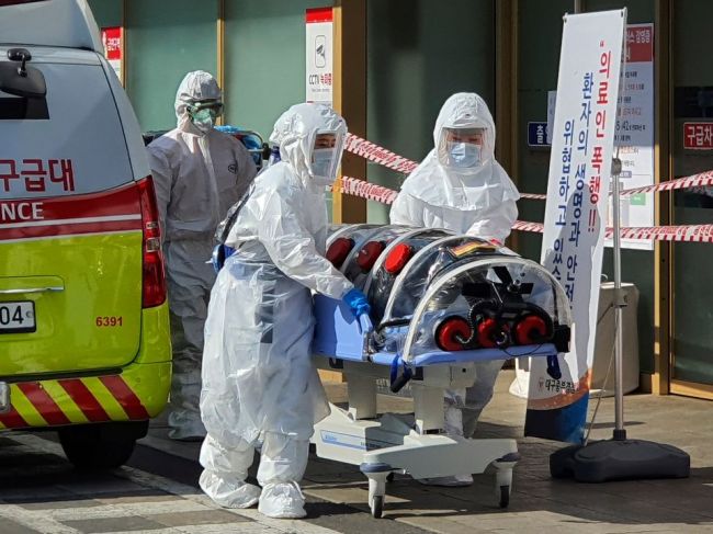 V Japonsku koronavírus potvrdili u už raz vyliečenej pacientky