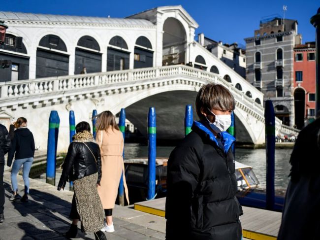 V Taliansku si koronavírus vyžiadal už 21 obetí, nakazených je 821 ľudí