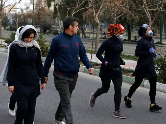 BBC: V Iráne podľahlo koronavírusu už najmenej 210 ľudí, Teherán to popiera