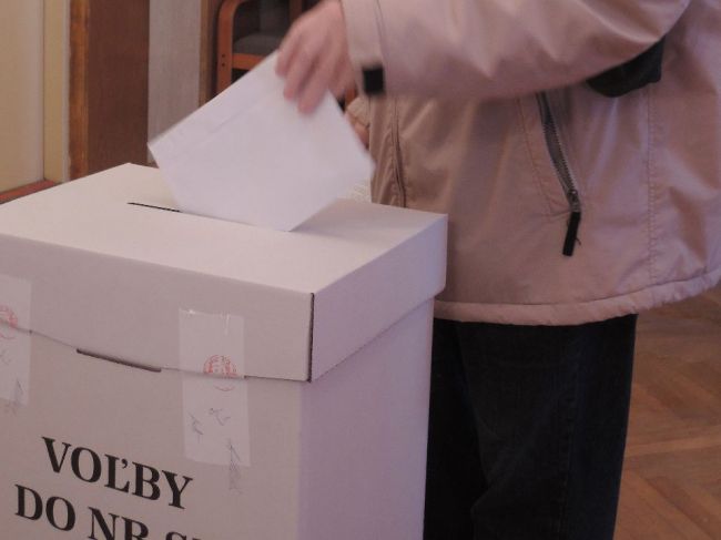 Všetky volebné miestnosti na Slovensku sa otvorili načas