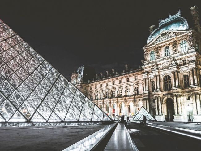 Obavy z koronavírusu si vynútili zatvorenie múzea Louvre