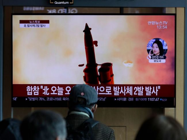 KĽDR vypálila nad Japonské more dve rakety krátkeho doletu