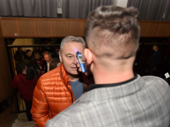 Už 211 vzoriek, preverených na Slovensku na koronavírus, bolo negatívnych