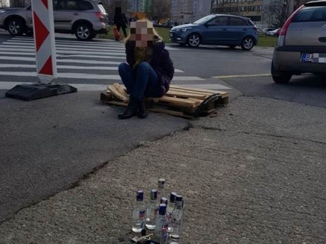 Opitá vodička narazila do matky s kočíkom