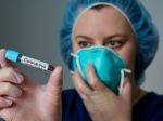 Švajčiarsko ohlásilo prvé úmrtie na nákazu novým typom koronavírusu