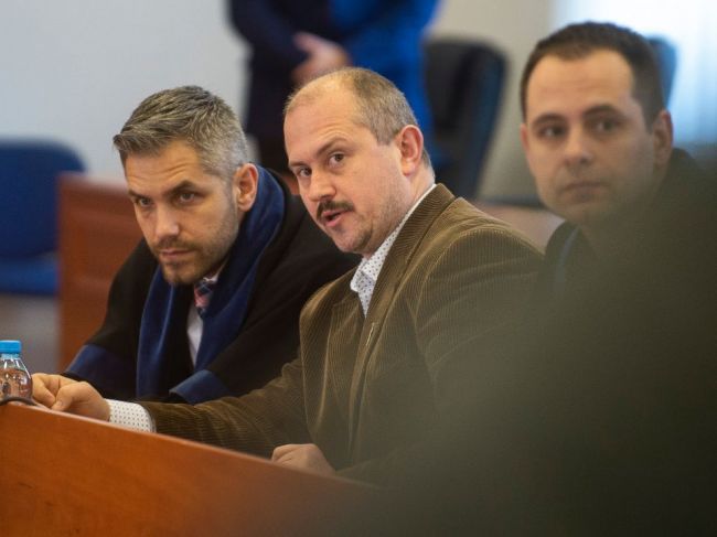 Svedok v kauze sporných šekov Kotlebu upozornil na obchod s neonacistickou módou