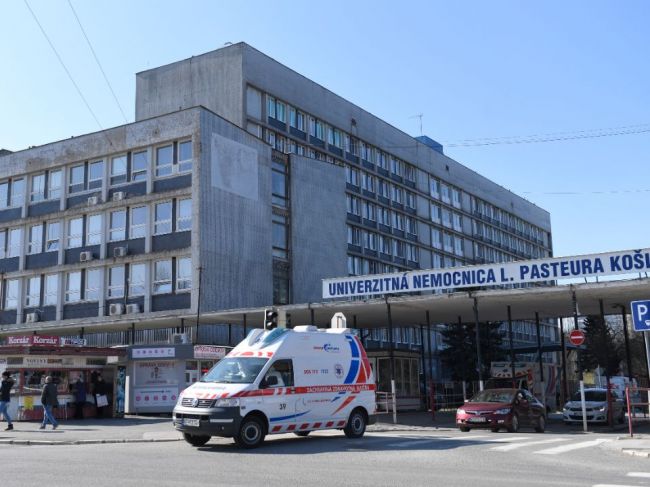 26-ročný Košičan s koronavírusom je podľa nemocnice v stabilizovanom stave