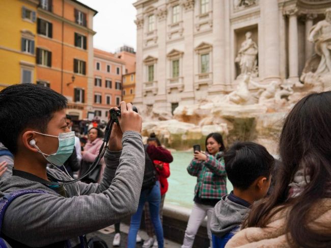Fontana di Trevi v Ríme je pre verejnosť neprístupná